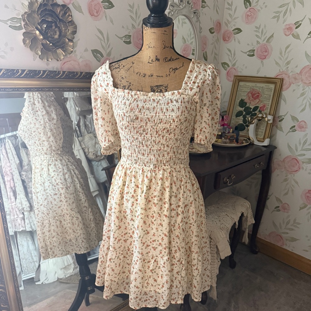 Ditsy Floral Puff Sleeve Dress